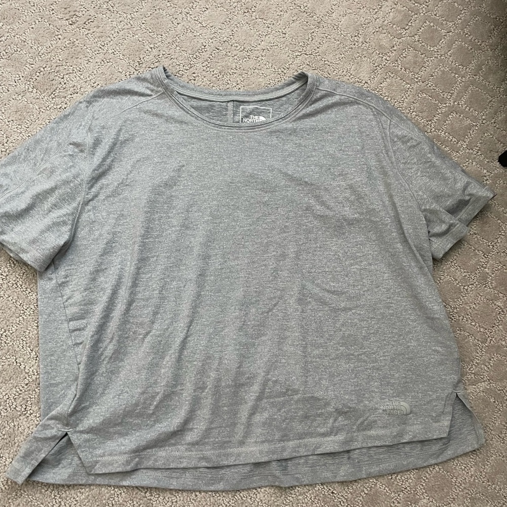 ✅The north face t-shirt